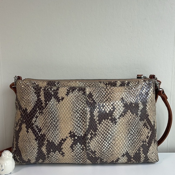 HOBO Leather Wristlet Shoulder Bag - Picture 3 of 16